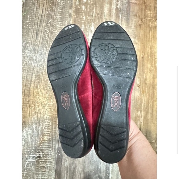 Sofft Women's Ruby Red Belden Velvet Flat Shoes Slip On Slippers Women’s Size 7 - Picture 3 of 4